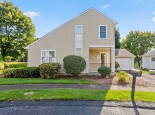 27 Curry Ln #27, Chicopee, MA 01022