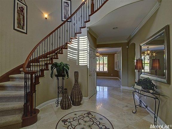 3rd image of 814 Fairchild Ct