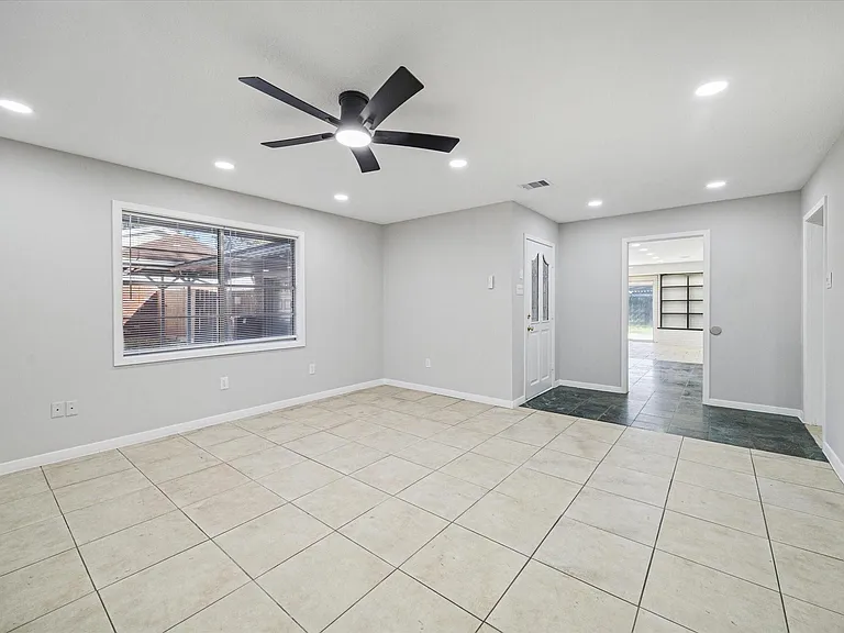 1703 Raintree St — Photo 4