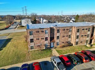 735 N Swift Rd APT 102, Addison, IL 60101