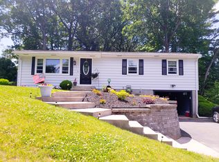 19 Northridge Rd, Westfield, MA 01085