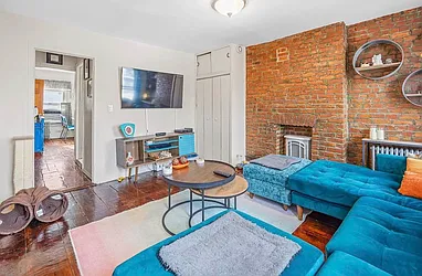 Rented by R New York