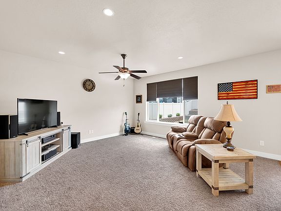 4th image of 4222 N Shirley Ln
