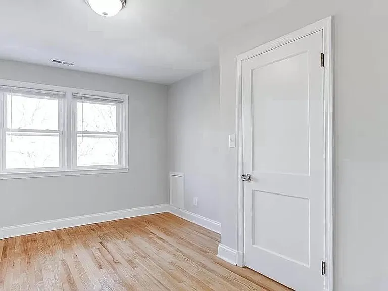1046 Elm Rd — Photo 13