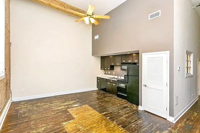 215 N Court St #6 — Photo 6