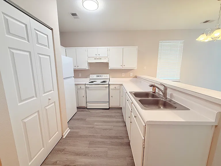 1306 River Oaks Dr #3F — Photo 8