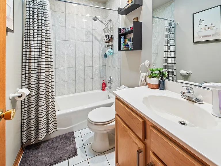 1954 W Diversey Pkwy #3W — Photo 12