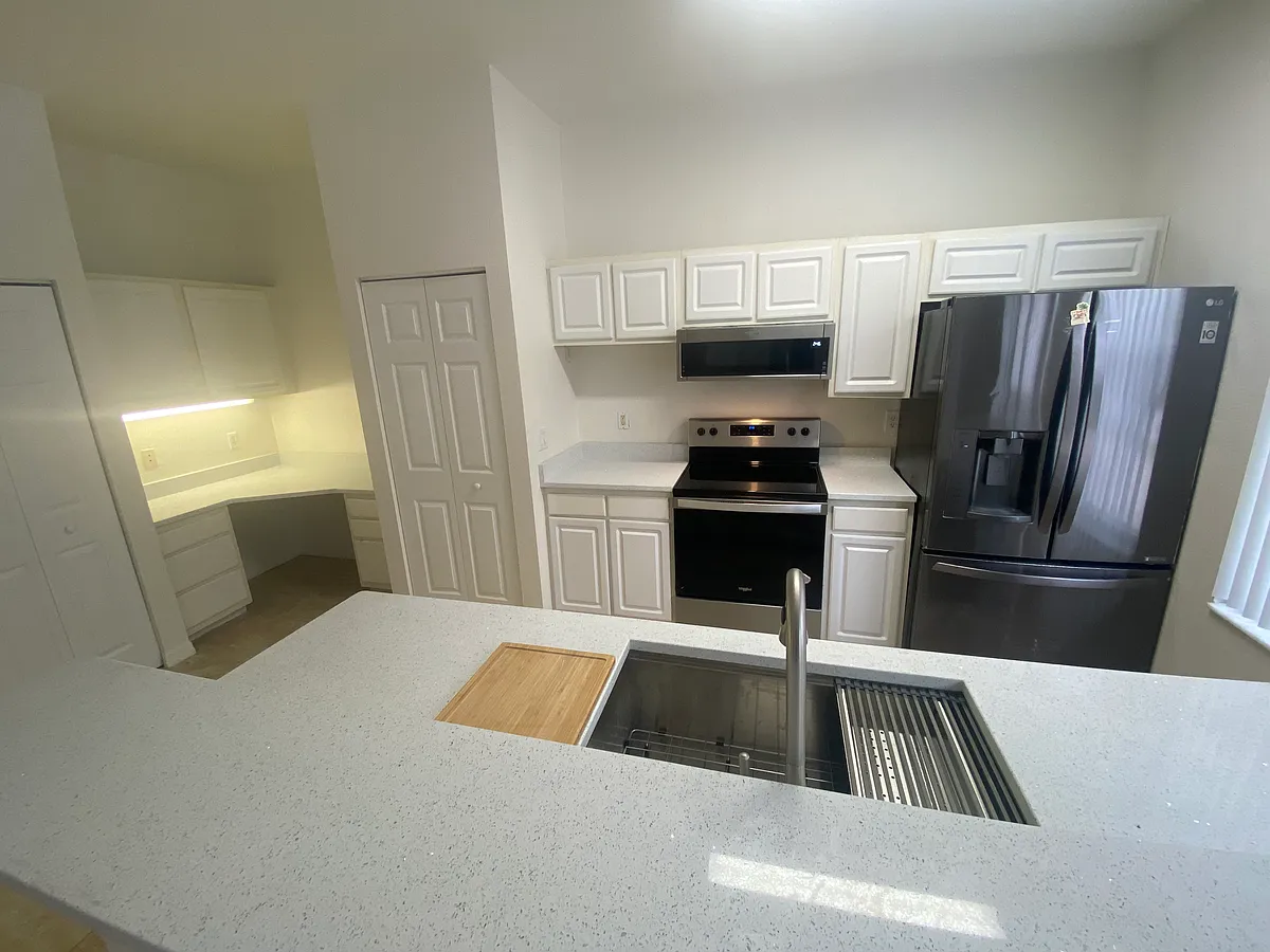Building Photo - 5024 Sunridge Palms Dr #202