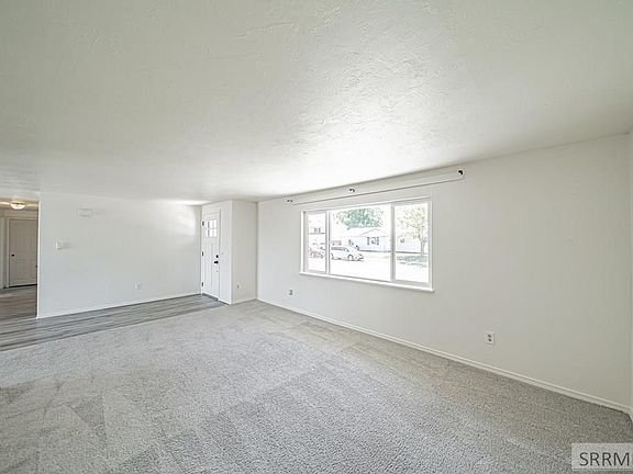 3rd image of 231 Meadowlark Dr
