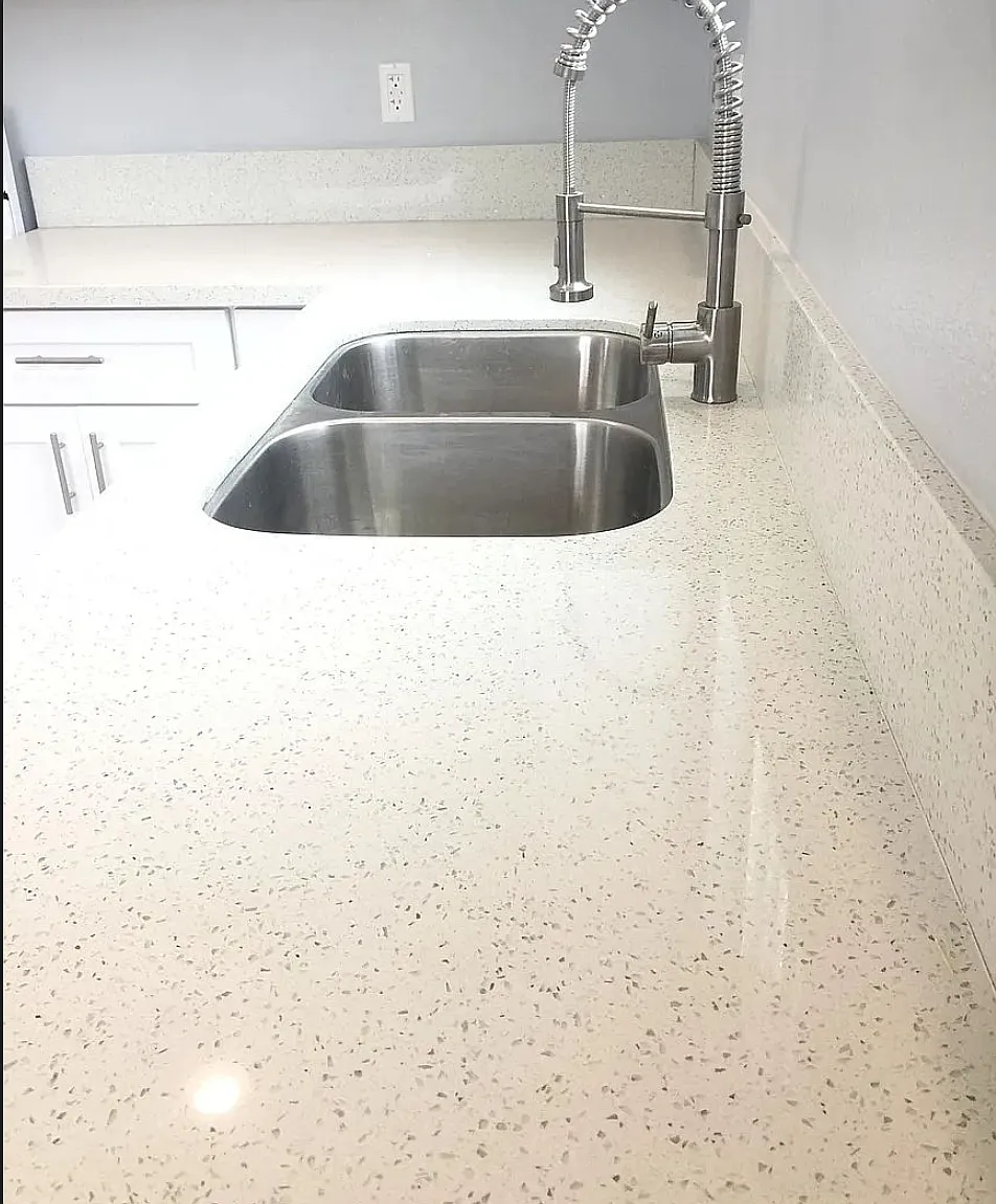 6 bed, 1917 sqft, $3,950 — Photo 4