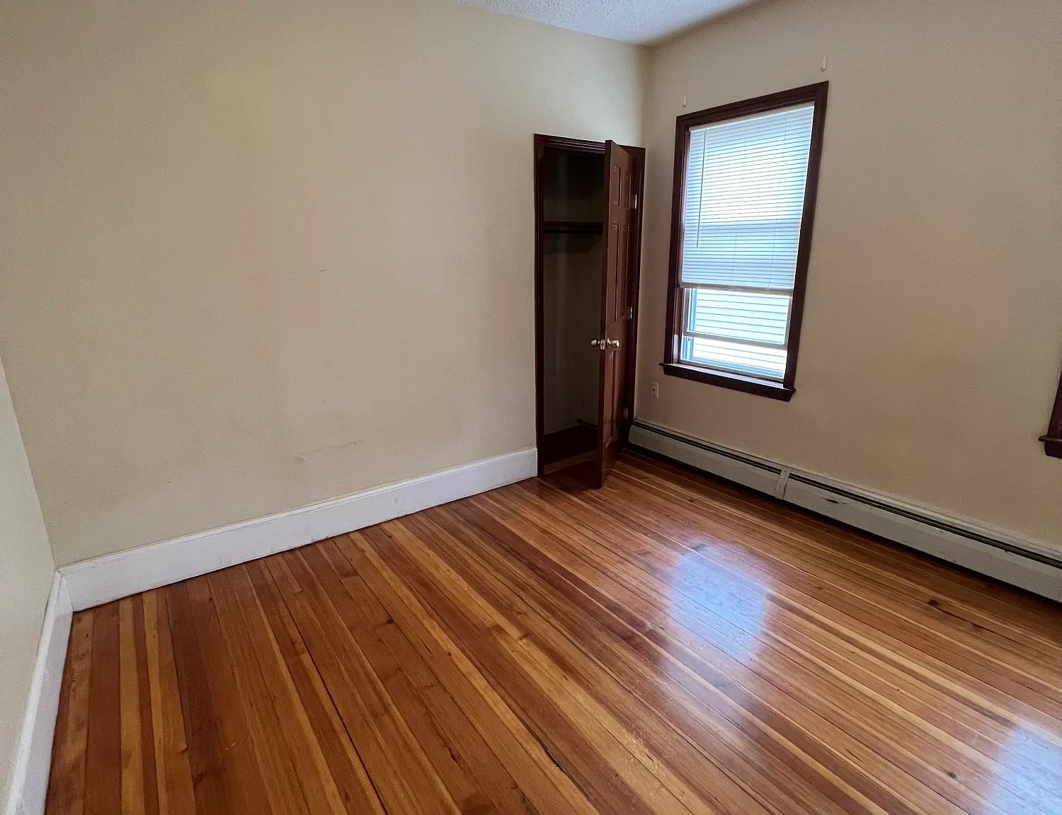 3 bed, 999 sqft, $3,200 — Photo 4