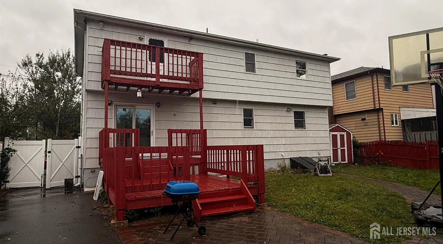 5 bed, 3.0 bath, 2136 sqft, $4,500 — Photo 2