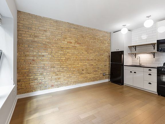 2nd image of 6019 N Winthrop Ave #215