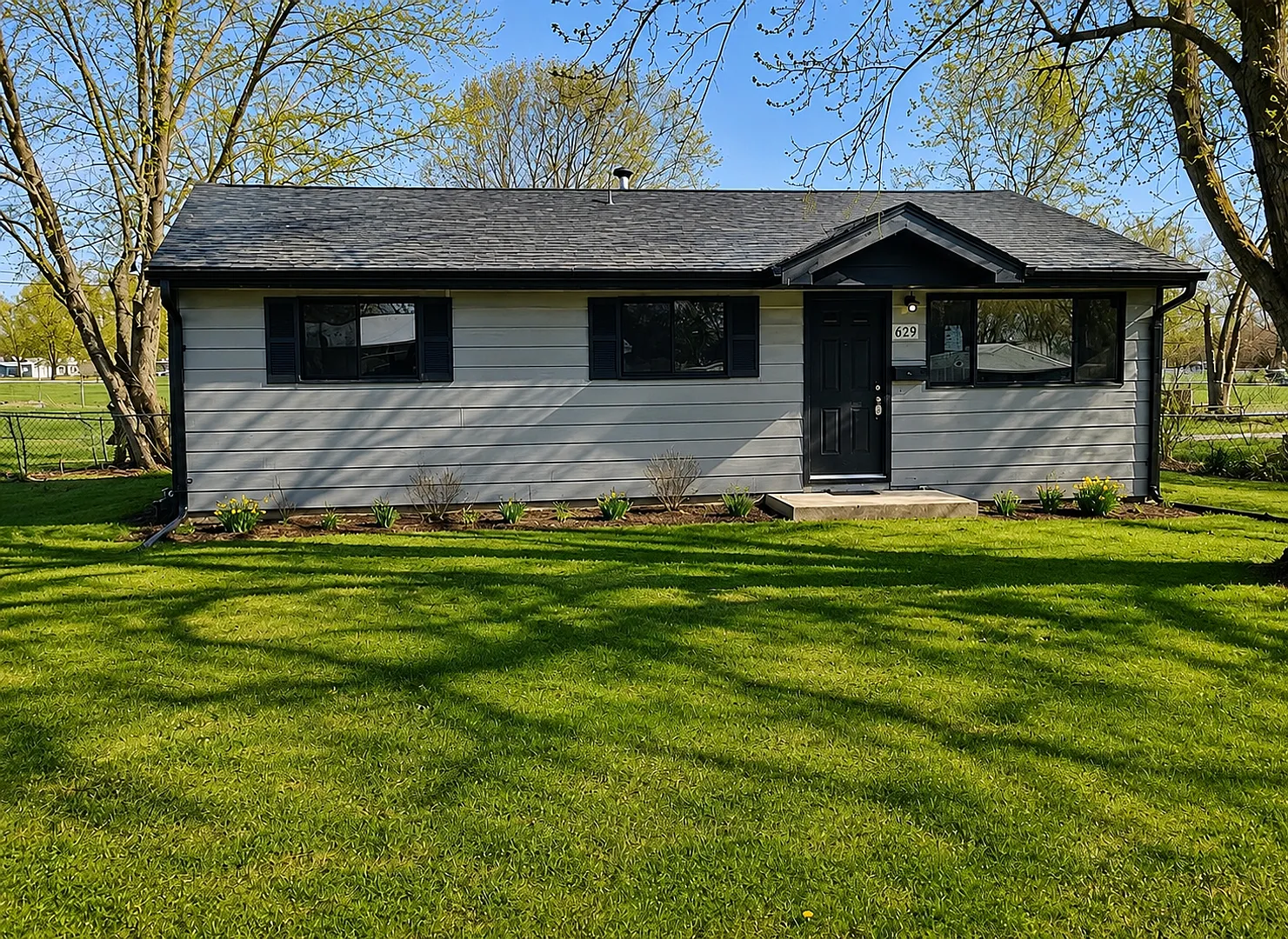 For Lease — Photo 1