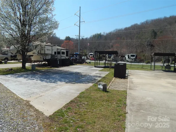 50 Timber Leaf Dr #8, Sylva, NC 28779