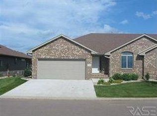 3717 E Fox Run Pl, Sioux Falls, SD 57103