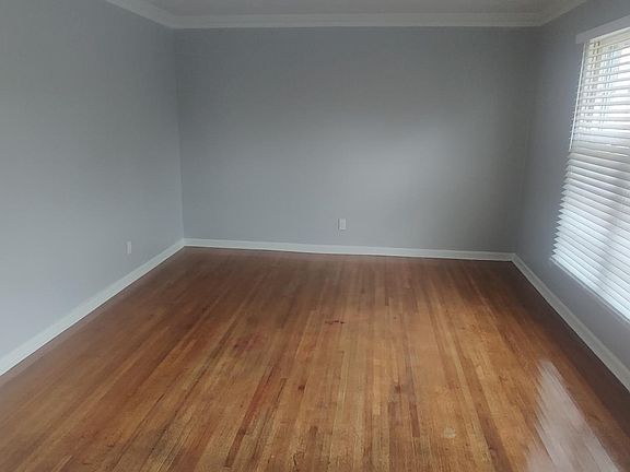 2nd image of 3315 Foxbriar Dr