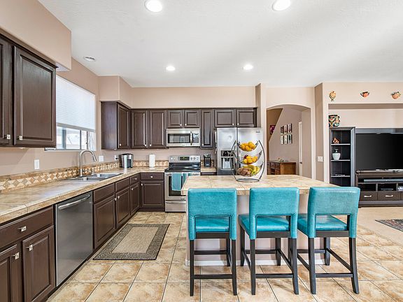 4th image of 16019 W Maui Ln