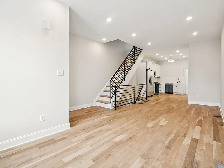 1822 N Mascher St — Photo 18