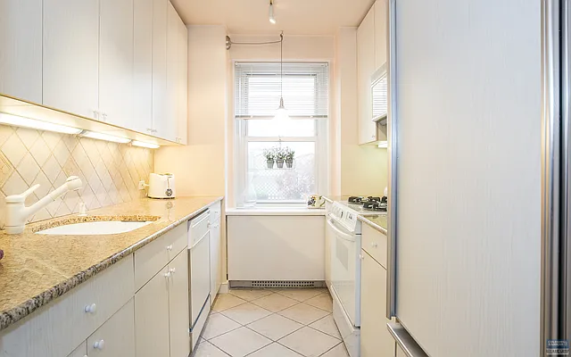 Sold by Bellmarc Realty | media 3