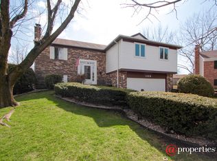 105 Anne Ct, Vernon Hills, IL
