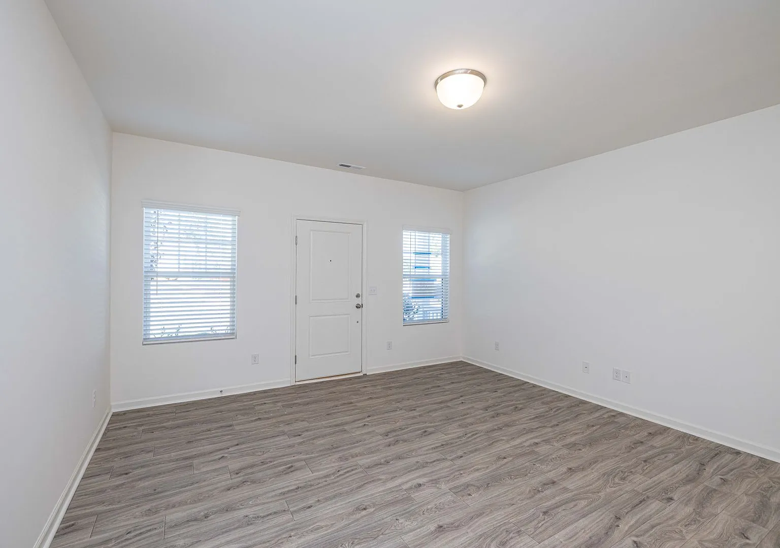 Beautiful Modern 2-Bedroom Townhome -Available August 2026 — Photo 4