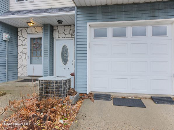 20 Country Dr S, Staten Island, NY 10314