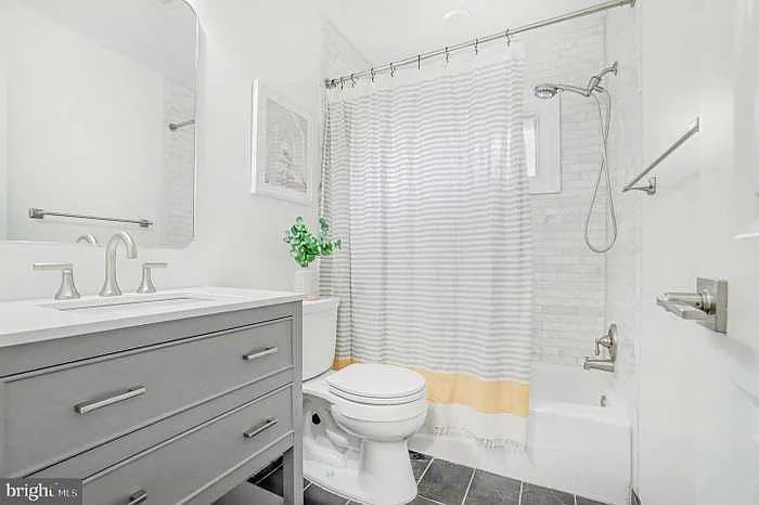 1009 Julian Pl — Photo 7