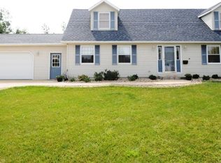 802 Oak Ave, Urbana, IA 52345