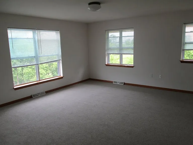 1014 Providence Cmn — Photo 6