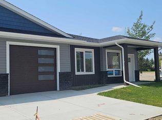 4738 S 49a Ave #4, Lacombe, AB T4L1N4