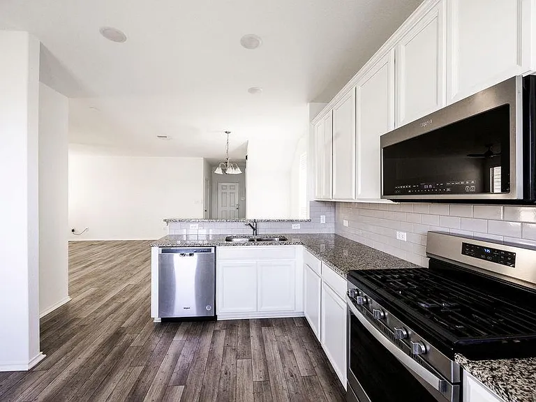448 English Oak St — Photo 8