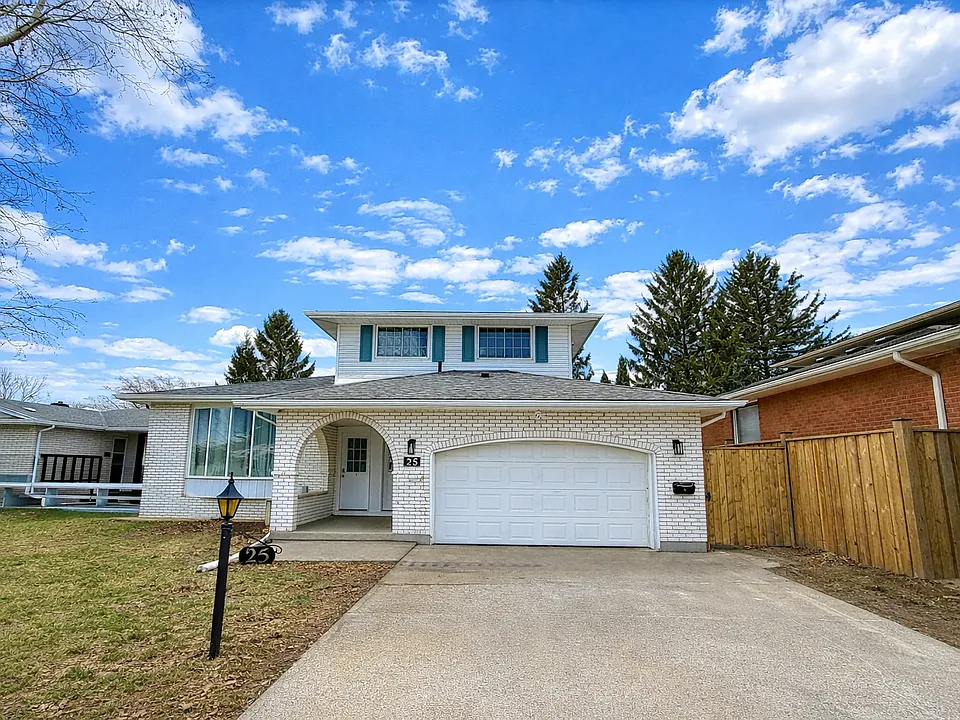 25 Meadowbrook Cres #1