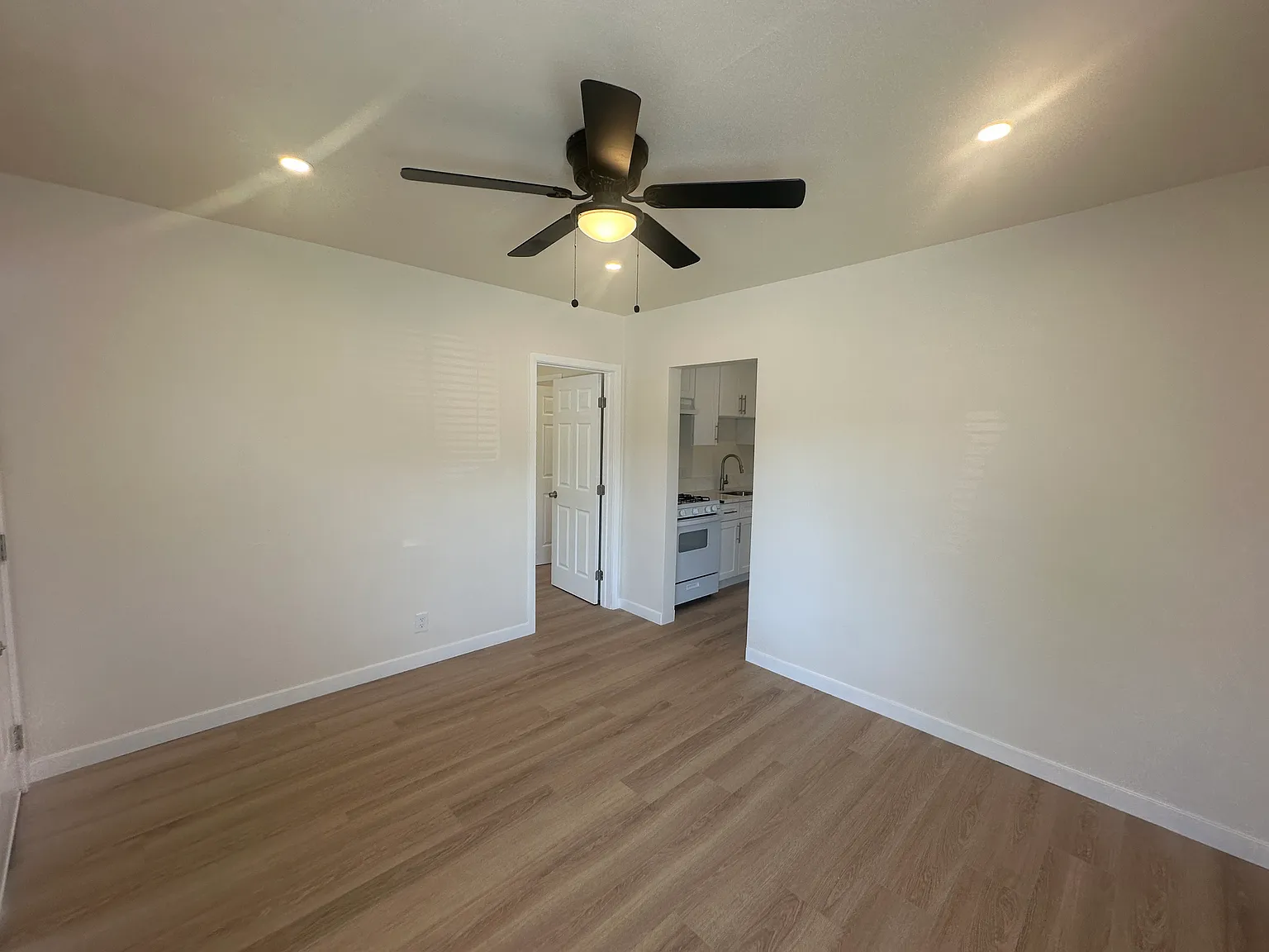 1 bed, 450 sqft, $1,800 — Photo 3