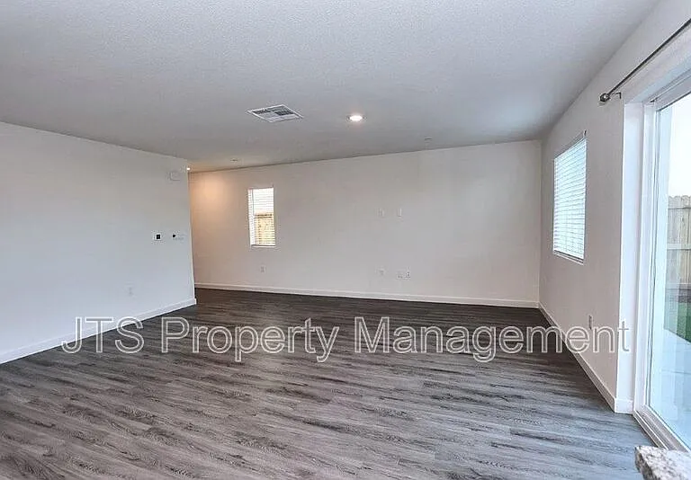 2097 Shady Tree Cir — Photo 7