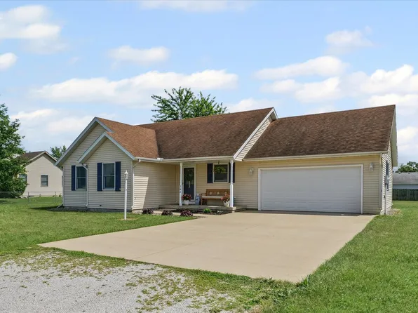 202 Hawks Ln, Broadlands, IL 61816