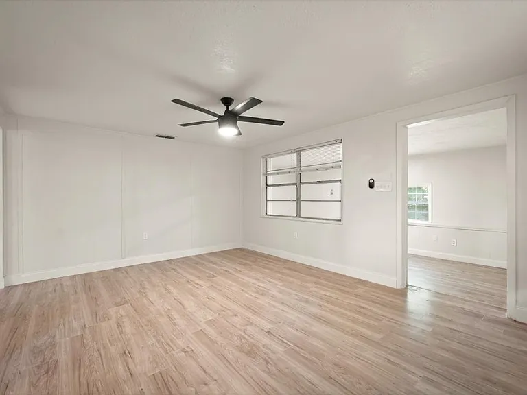 7903 New Kings Rd — Photo 3