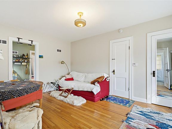 5th image of 841-843 S Summit St