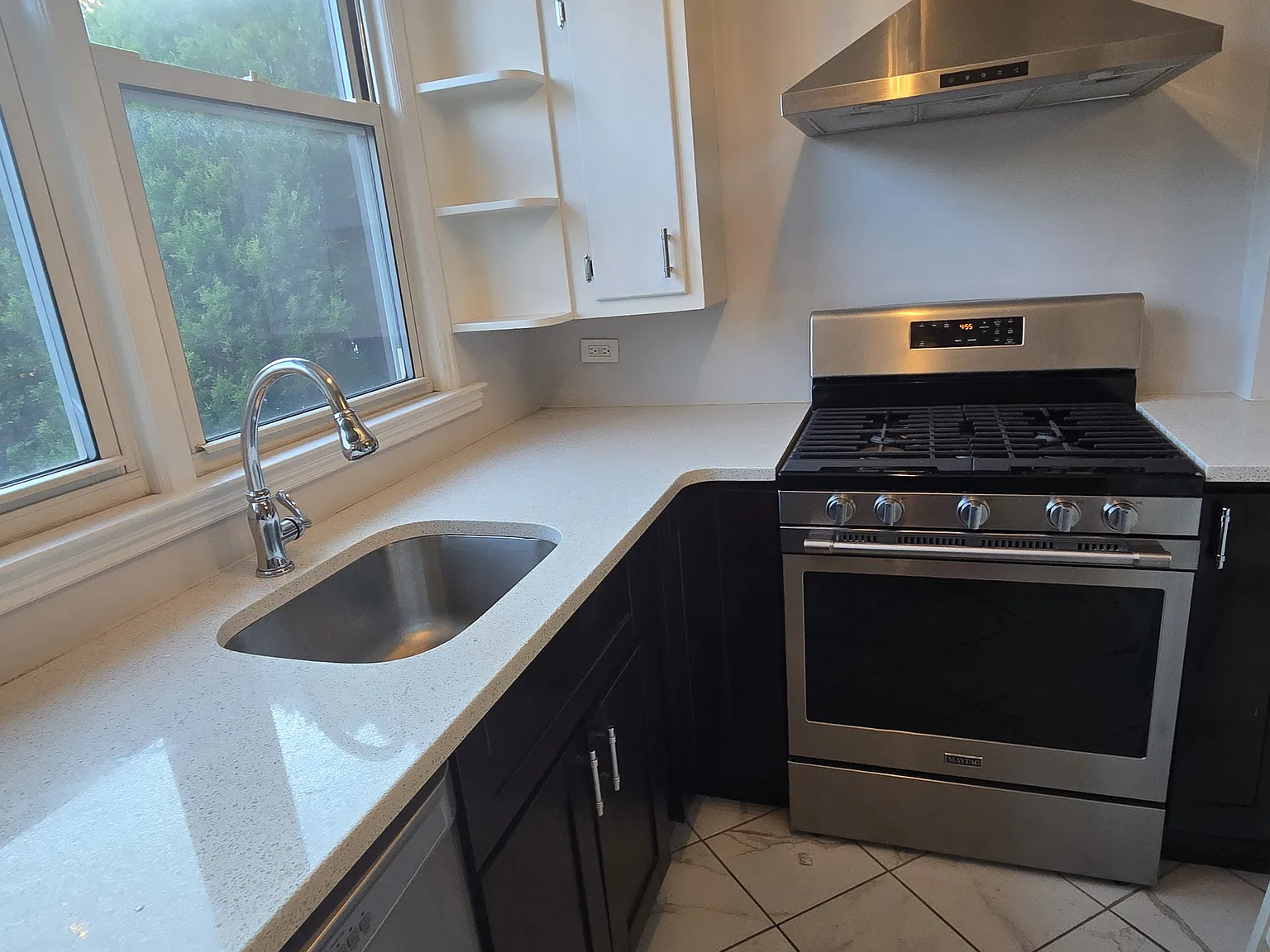 70 Sherwood Ave — Photo 2