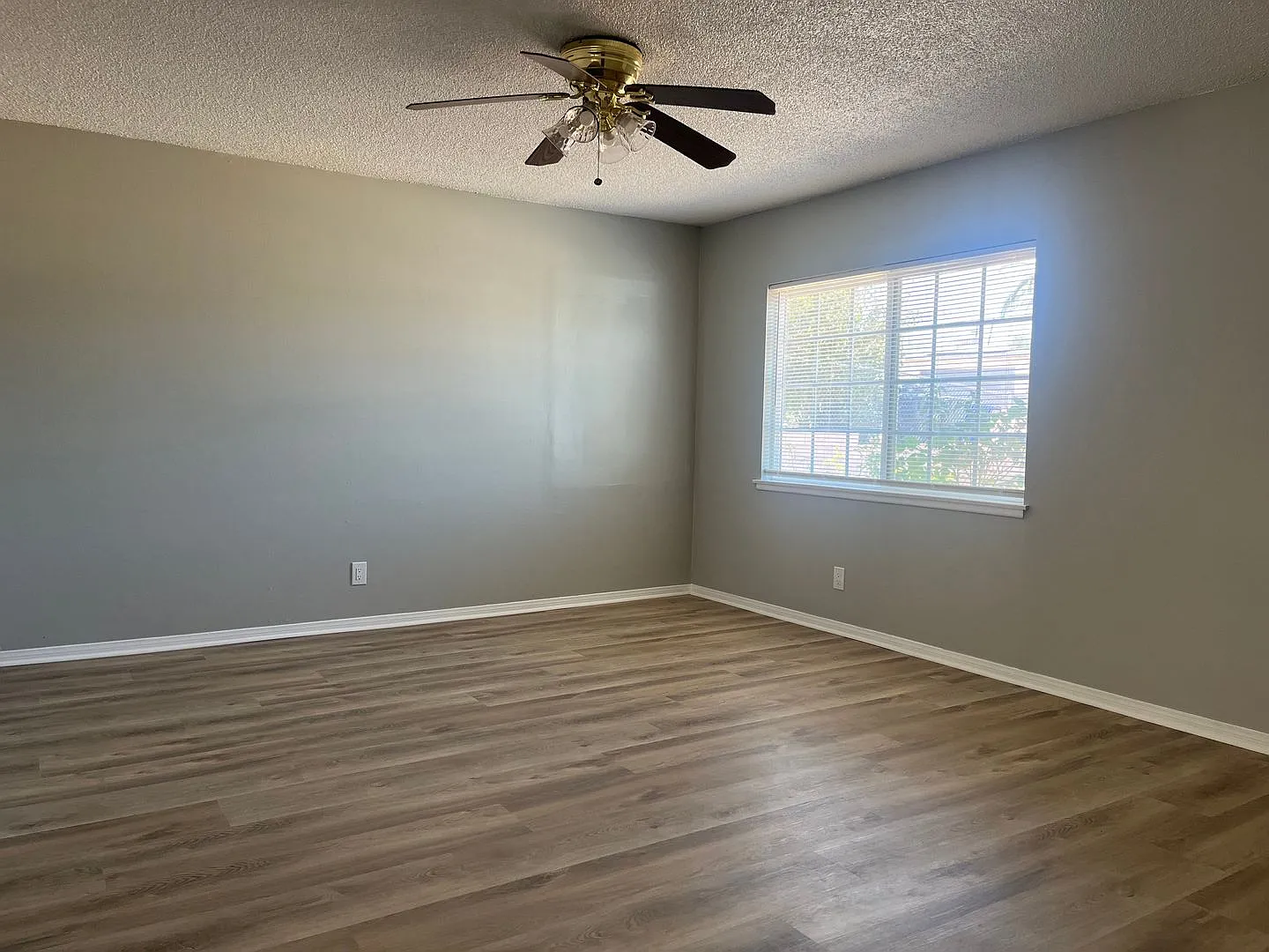 1212 Carson St — Photo 2