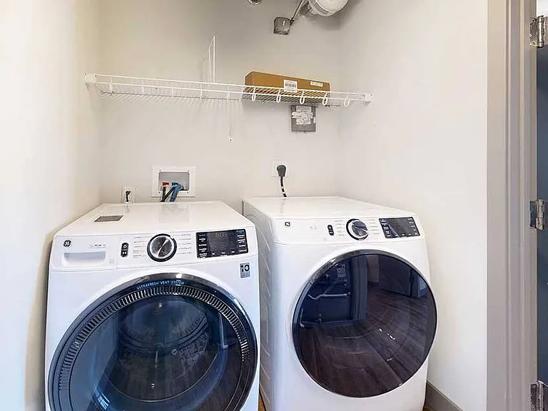 Midtown Crossing Apartments — Photo 93