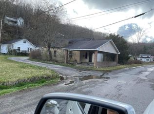 640 Kilsyth Rd, Mount Hope, WV 25880