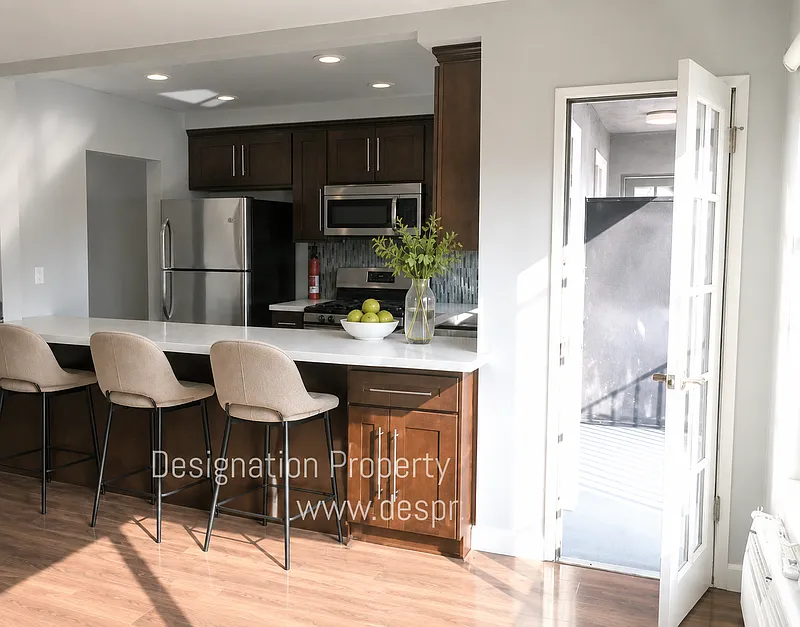 2 bed, 1.5 bath, 919 sqft, $2,850 — Photo 3