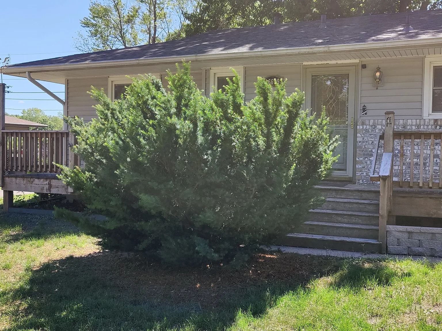 3 bed, 2136 sqft, $2,300 — Photo 2