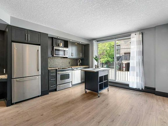 4th image of 1815 E 16th St SW #204