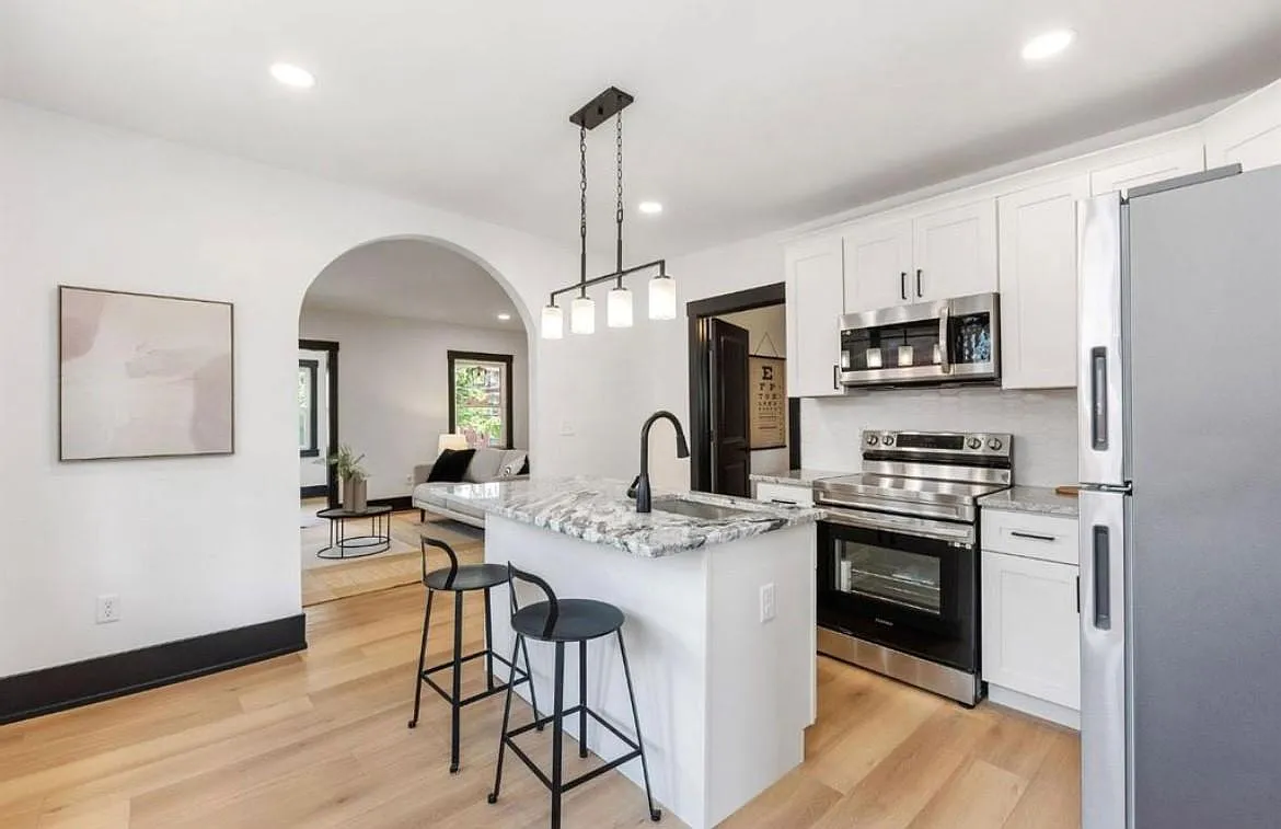2 bed, 1065 sqft, $1,800 — Photo 4