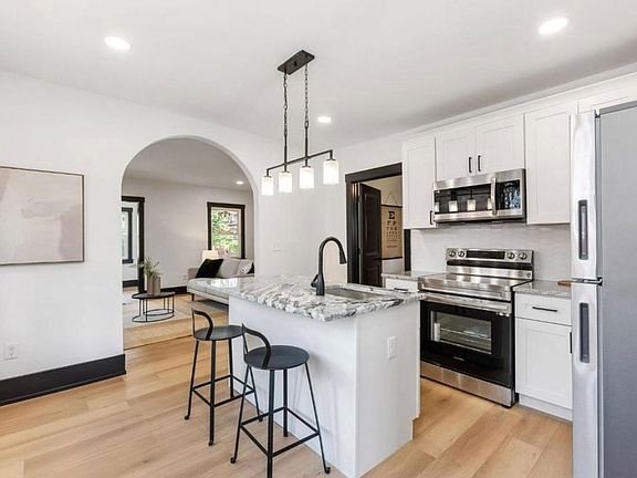 4th image of 3021 Melrose Ave #1