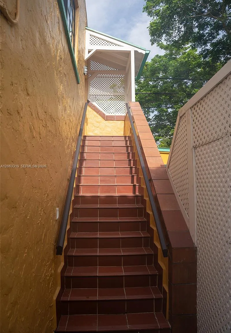 C Gab Douglas Sec — Photo 1