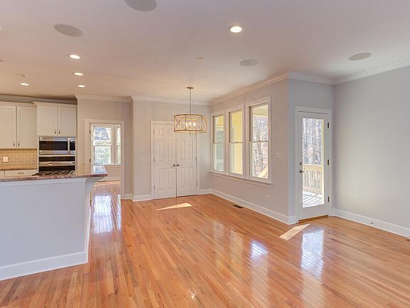 5th image of 101 Songbird Ln
