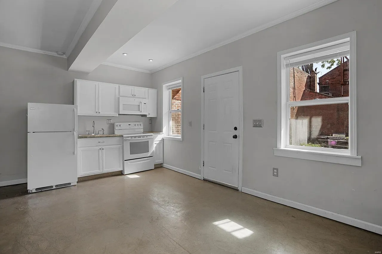 1921 S 11th St — Photo 1